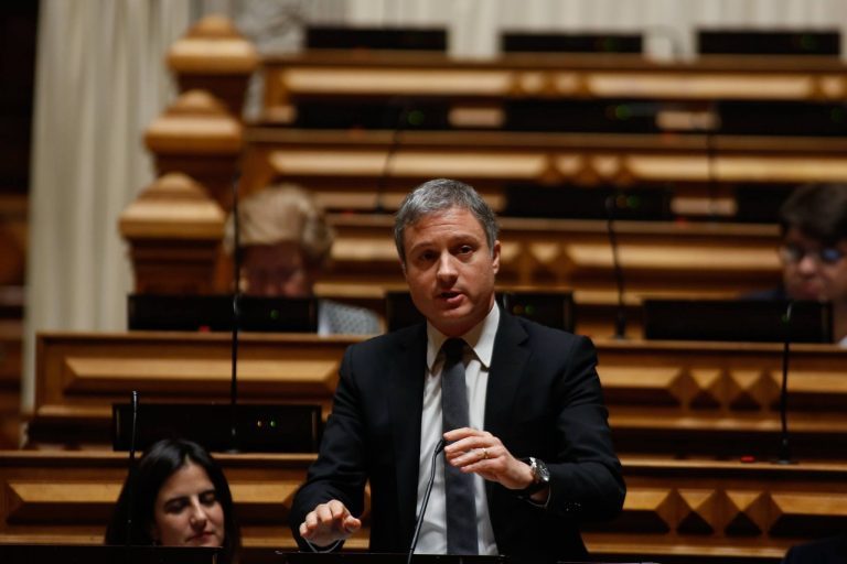 Rádio Regional do Centro: Retirada a queixa de injúria apresentada contra o deputado Pedro Coimbra