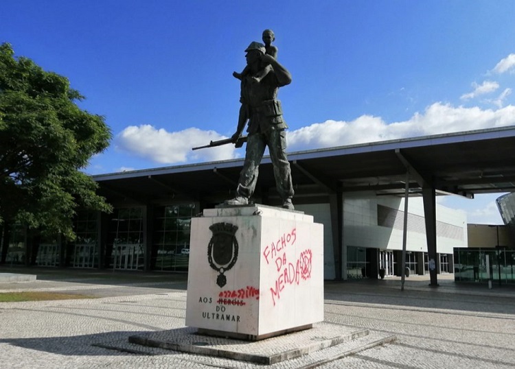 Rádio Regional do Centro: Juventude Popular de Coimbra repudia vandalismo na estátua Heróis do Ultramar