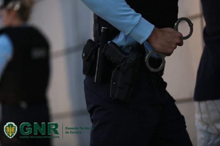 Rádio Regional do Centro: GNR detém homem em Coimbra por furto numa residência