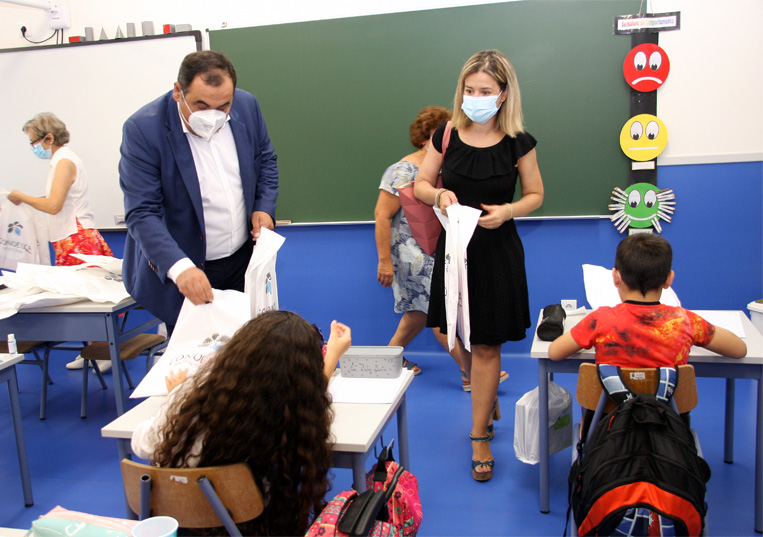 Rádio Regional do Centro: Condeixa: Alunos do 1.º ciclo receberam livros de fichas oferecidos pela Câmara