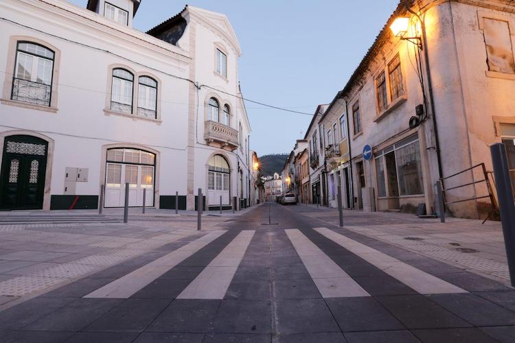 Rádio Regional do Centro: Lousã assina protocolo com Instituto da Habitação e da Reabilitação Urbana