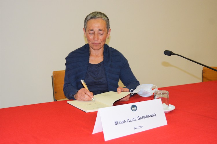 Rádio Regional do Centro: Maria Alice Sarabando apresentou livro na Biblioteca Municipal de Cantanhede