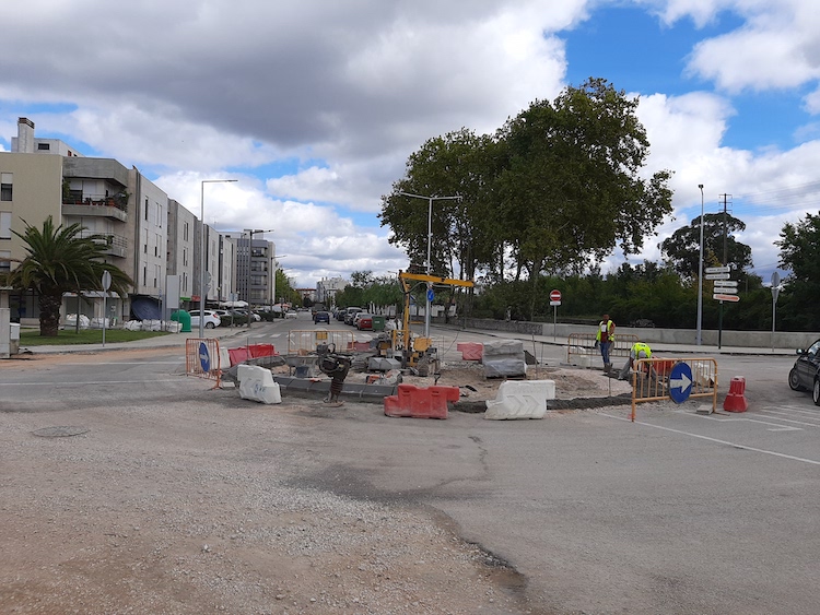 Rádio Regional do Centro: Entrada da cidade pela avenida do Brasil em Cantanhede está a ser valorizada
