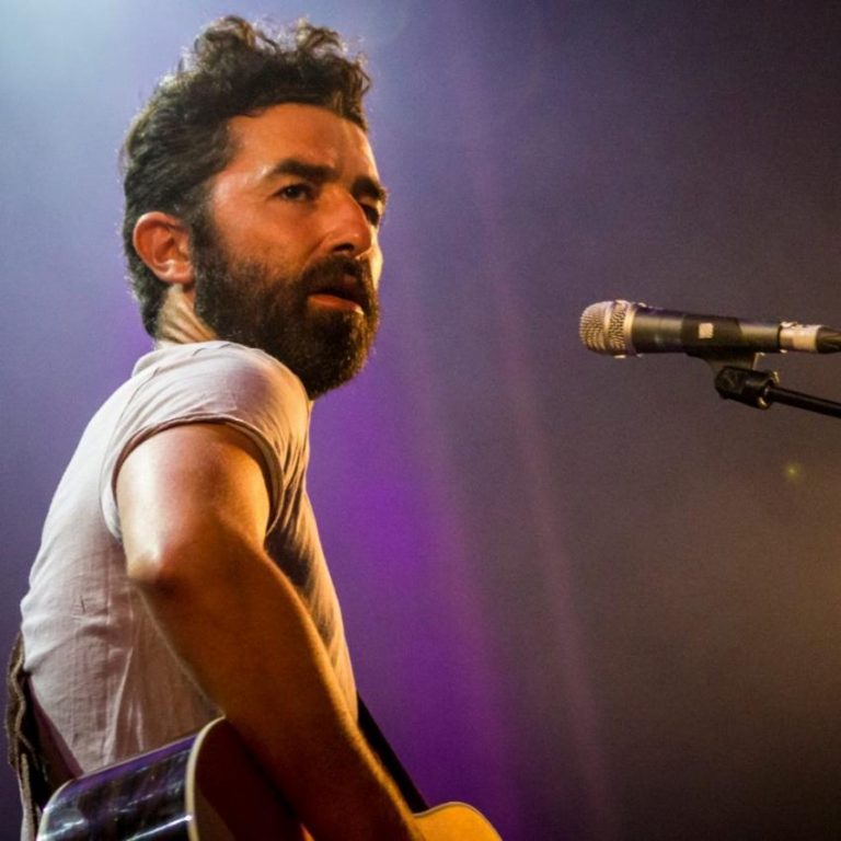 Rádio Regional do Centro: Tiago Bettencourt edita novo álbum com a participação de Mariza