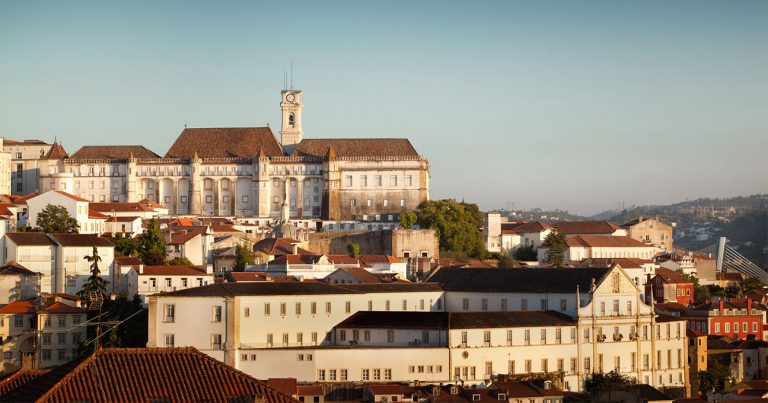 Rádio Regional do Centro: Universidade de Coimbra e Praxis assinam protocolo de parceria