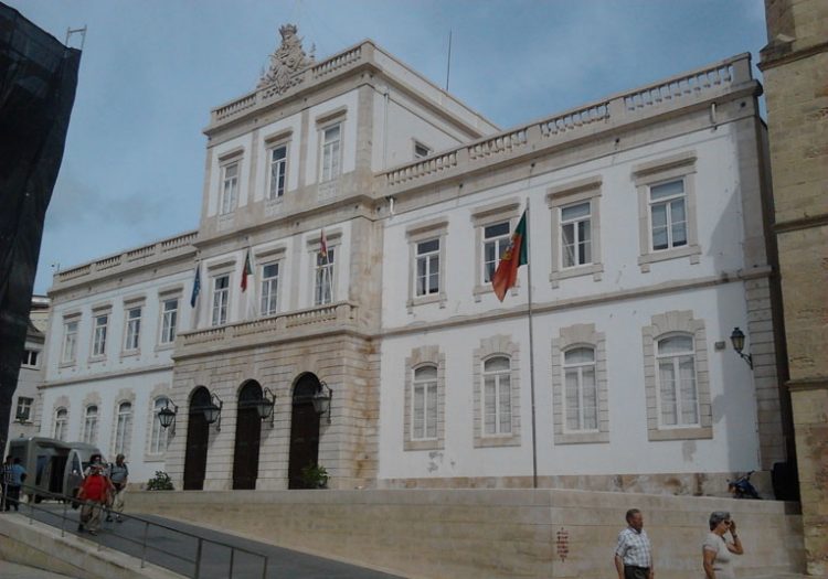 Rádio Regional do Centro: Câmara de Coimbra tem três casos positivos de covid-19, um já recuperado