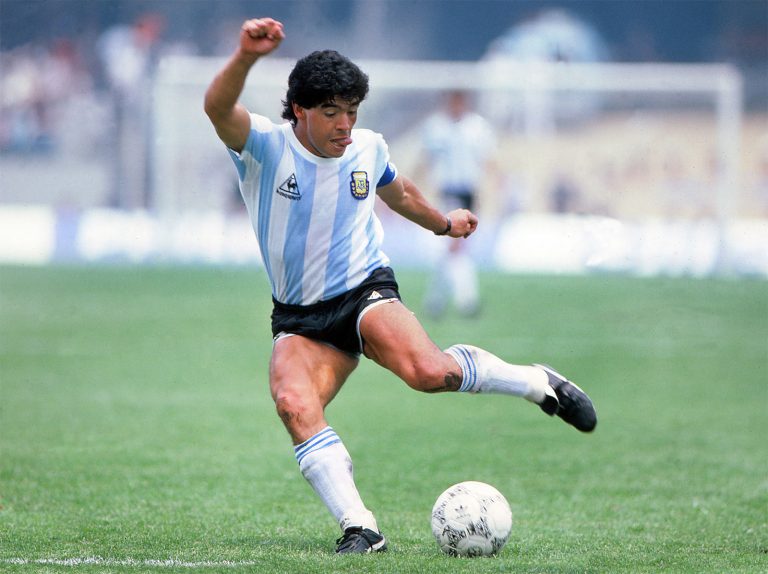 Rádio Regional do Centro: Morreu Diego Armando Maradona, lenda do futebol mundial