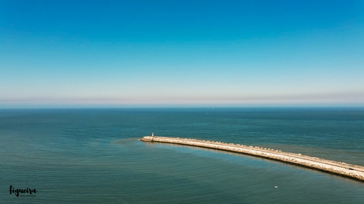Rádio Regional do Centro: Catorze tripulantes de cargueiro resgatados a 30 milhas da Figueira da Foz
