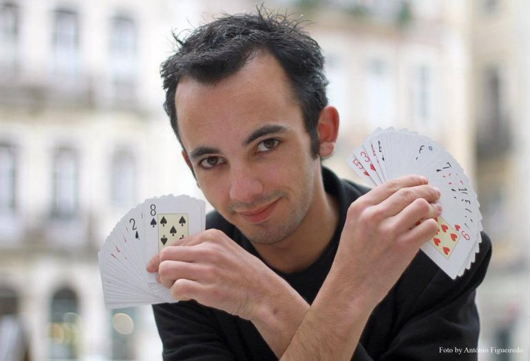 Rádio Regional do Centro: Conimbricense Telmo Melo faz magia há 19 anos