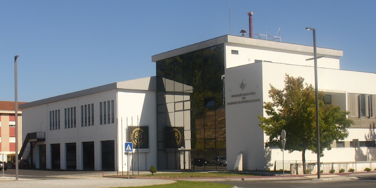 Rádio Regional do Centro: Anadia apoia Bombeiros Voluntários com 200 000 euros
