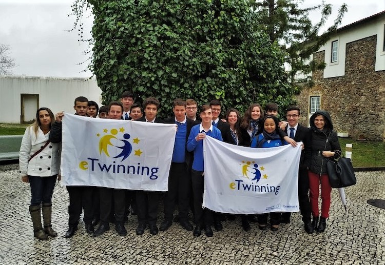 Rádio Regional do Centro: Projecto da Escola de Hotelaria e Turismo de Coimbra recebe selo eTwinning
