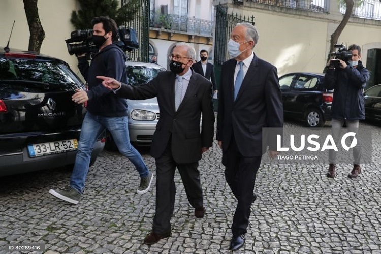 Rádio Regional do Centro: Presidenciais: Marcelo entrega 12 747 assinaturas e promete campanha positiva
