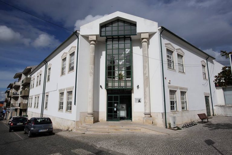 Rádio Regional do Centro: Biblioteca Municipal da Lousã entrega livros em casa
