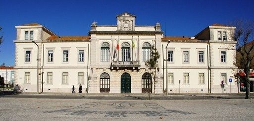 Rádio Regional do Centro: Câmara da Figueira da Foz distribui cabazes de alimentos a 700 alunos