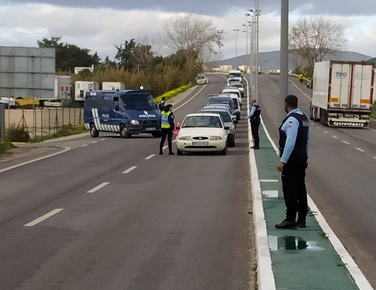 Rádio Regional do Centro: Circulação entre concelhos volta a estar proibida de hoje a segunda-feira