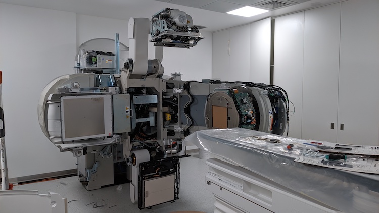 Rádio Regional do Centro: Radioterapia do CHUC com novos aceleradores lineares