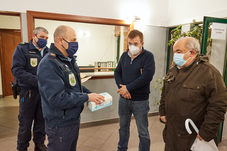 Rádio Regional do Centro: Câmara da Mealhada distribui máscaras cirúrgicas e apoia empresas