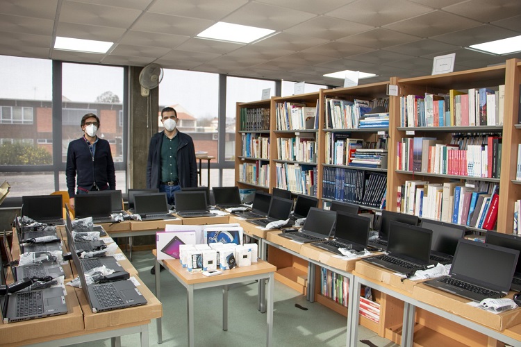 Rádio Regional do Centro: Câmara de Poiares disponibilizou 30 computadores a alunos carenciados