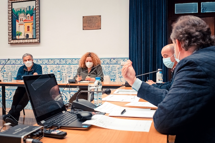 Rádio Regional do Centro: Pombal reuniu com Grupo Desportivo da Ilha para analisar redução de actividade