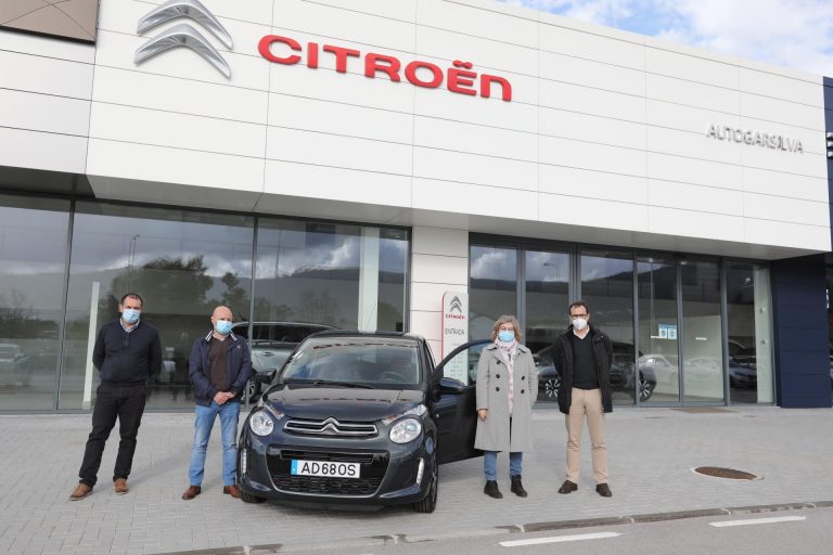 Rádio Regional do Centro: Automóvel sorteado na iniciativa “Natal na Lousã” foi hoje entregue