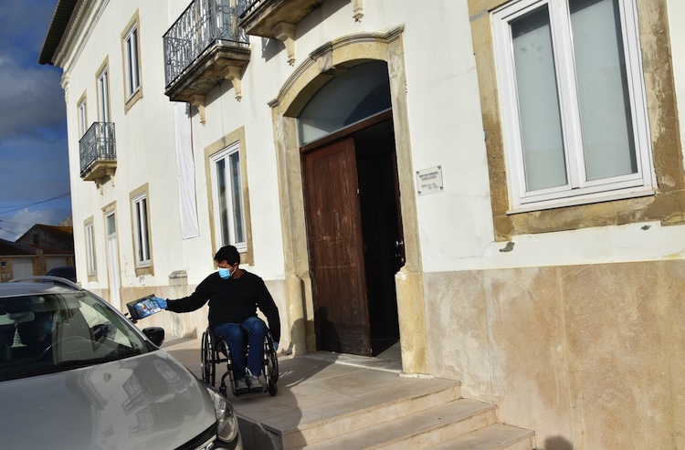 Rádio Regional do Centro: Biblioteca Afonso Duarte, em Montemor-o-Velho, entrega “Livros à Porta”