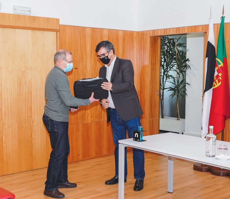 Rádio Regional do Centro: Politécnico de Coimbra entrega computadores a professores