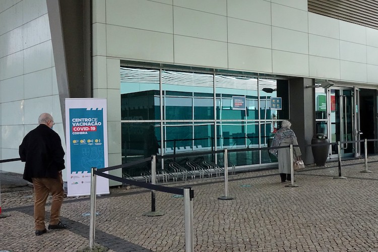 Rádio Regional do Centro: Centro de Vacinação de Coimbra vai ser ampliado para acolher mais pessoas