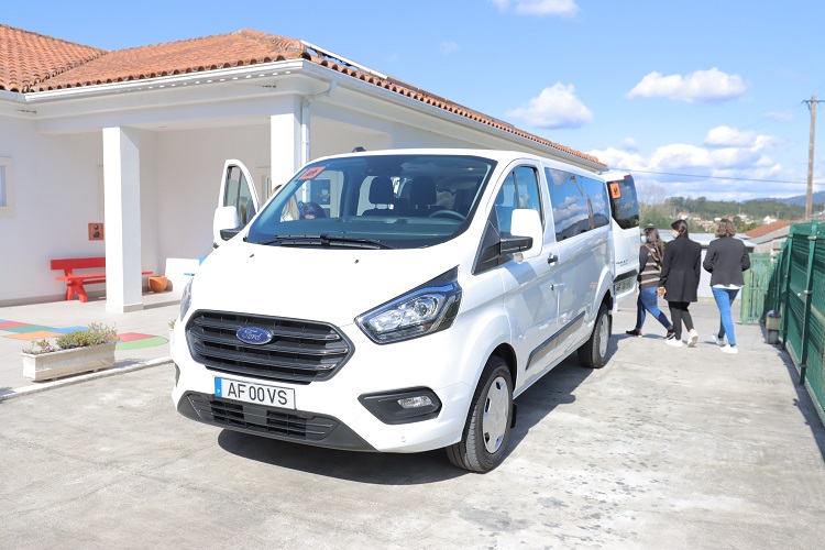 Rádio Regional do Centro: Mealhada apoia AD ELO com carrinha para transporte de crianças