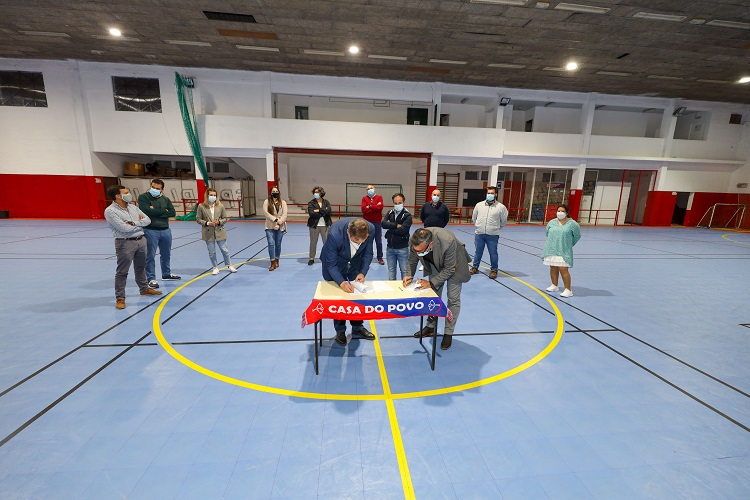 Rádio Regional do Centro: Miranda do Corvo apoia reparação da cobertura do edifício da Casa do Povo