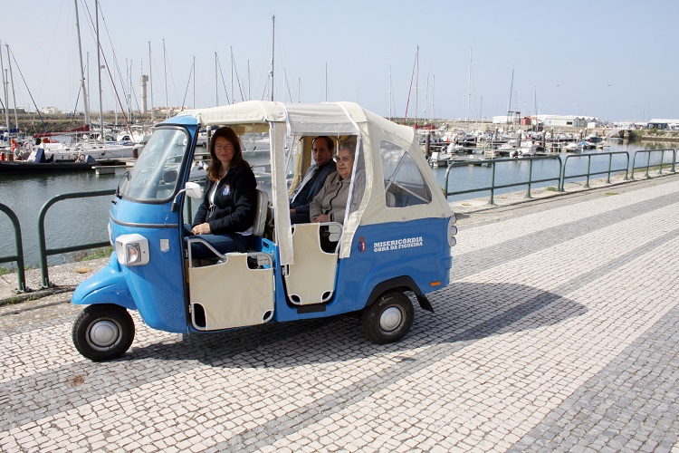 Rádio Regional do Centro: Misericórdia da Figueira da Foz retoma passeios de tuk-tuk pela cidade