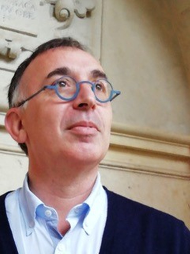 Rádio Regional do Centro: Docente da FEUC vence “Prémio Res Publica” 2020