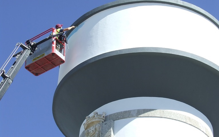 Rádio Regional do Centro: Tiago Hacke está a pintar mural em Oliveira do Hospital