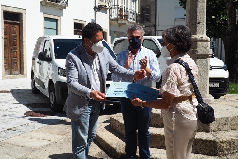Rádio Regional do Centro: Tondela entrega cheques a IPSS do concelho para ajudar na compra de carrinhas