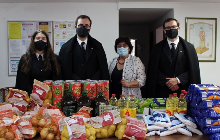 Rádio Regional do Centro: AAC entrega mais de 300kg de alimentos à Associação das Cozinhas Económicas