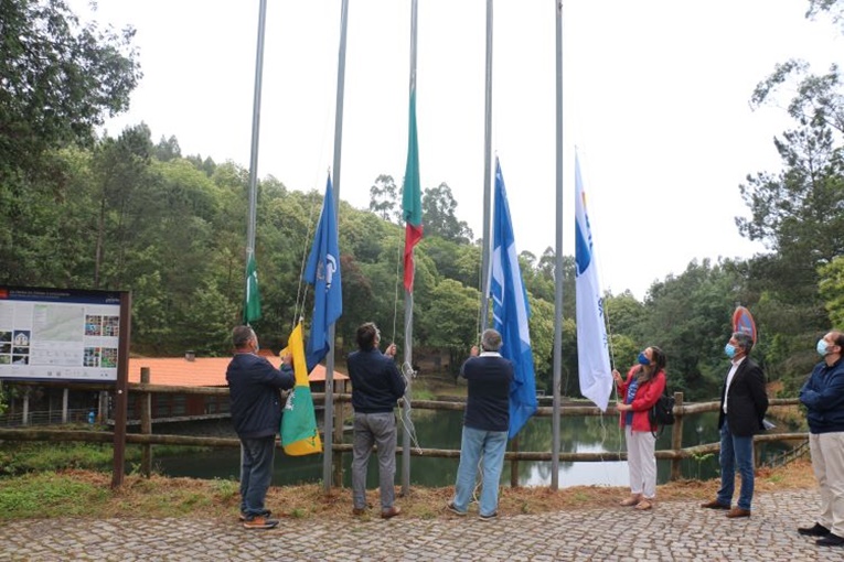 Rádio Regional do Centro: Penela: Praia da Louçainha hasteou Bandeira Azul e Praia Acessível