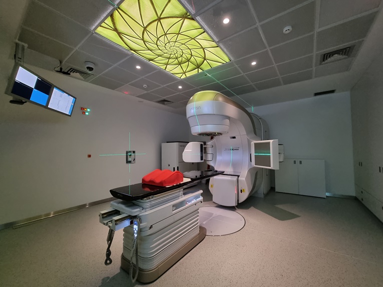 Rádio Regional do Centro: CHUC inicia tratamentos de Radioterapia com novo acelerador linear