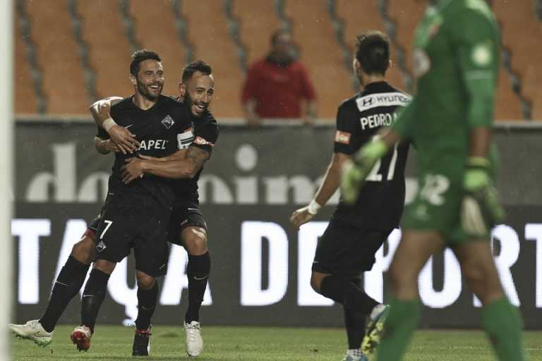 Rádio Regional do Centro: Estrela da Amadora com surto de covid-19 vê-se obrigada a adiar jogo com Académica