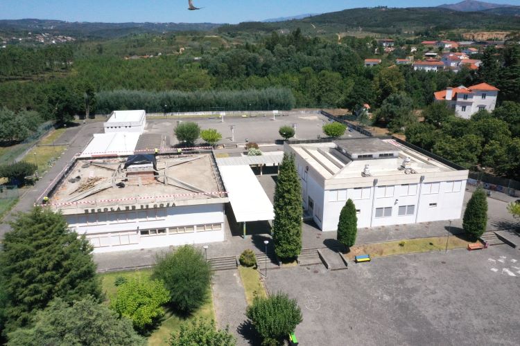Rádio Regional do Centro: Arganil está a remover o amianto nas escolas de Côja e Pombeiro da Beira
