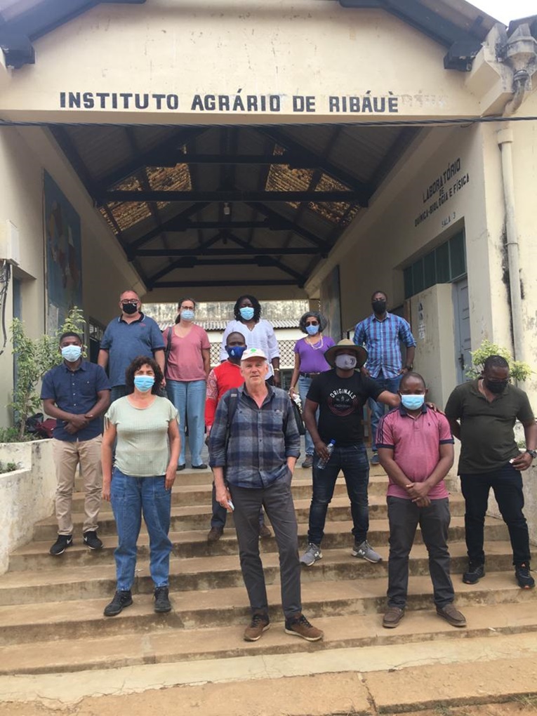 Rádio Regional do Centro: Comitiva da ESAC esteve em missão em Moçambique