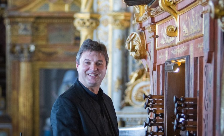 Rádio Regional do Centro: Organista da UC cria Cantata de Natal em homenagem a António Arnaut