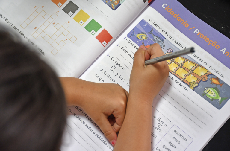 Rádio Regional do Centro: Pampilhosa da Serra oferece livros de fichas e cadernos de actividades