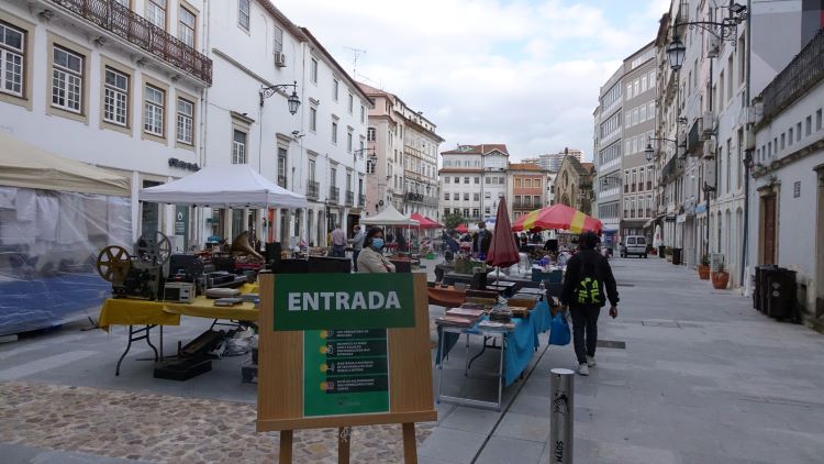 Rádio Regional do Centro: Feira de Velharias de Coimbra volta este sábado à Praça do Comércio