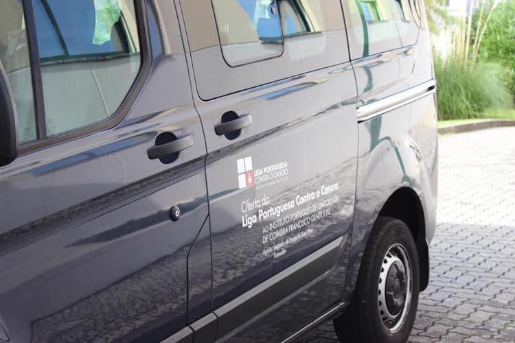 Rádio Regional do Centro: Liga Contra o Cancro doa ao IPO de Coimbra viatura para transporte de doentes