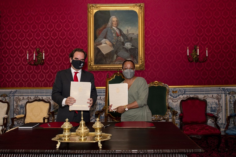 Rádio Regional do Centro: UC coopera com o Ministério da Justiça, Assuntos Constitucionais e Religiosos de Moçambique