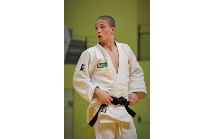 Rádio Regional do Centro: Judoca da ACM de Coimbra é campeão nacional de seniores