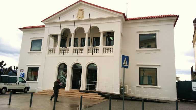 Rádio Regional do Centro: Câmara assina contrato para reparar deslizamento de terras em rua de Penacova