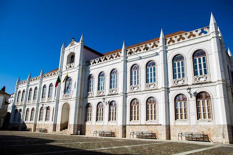 Rádio Regional do Centro: Montemor-o-Velho fechou serviços municipais devido à covid-19