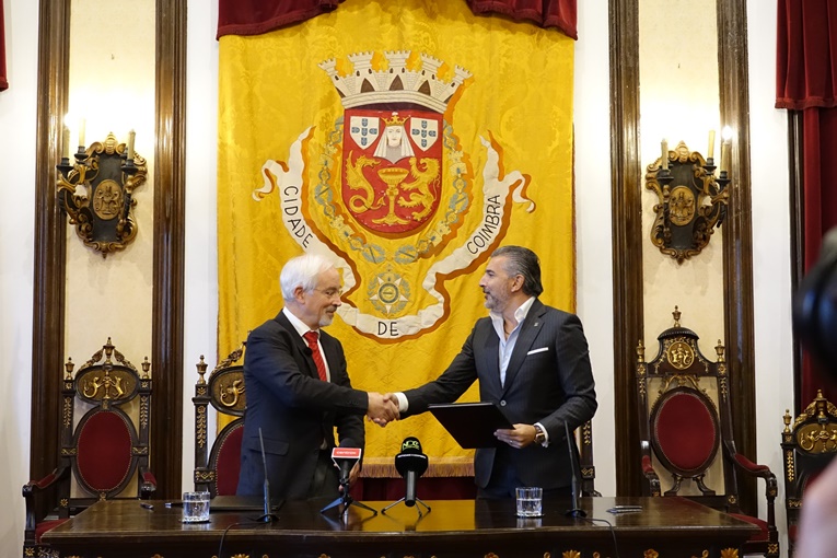 Rádio Regional do Centro: CM Coimbra e Altice formalizam protocolo para reforçar expansão de fibra óptica e rede móvel