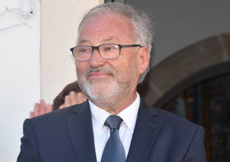 Rádio Regional do Centro: Jorge Veloso pede alteração à lei para acabar com Juntas de Freguesia por instalar