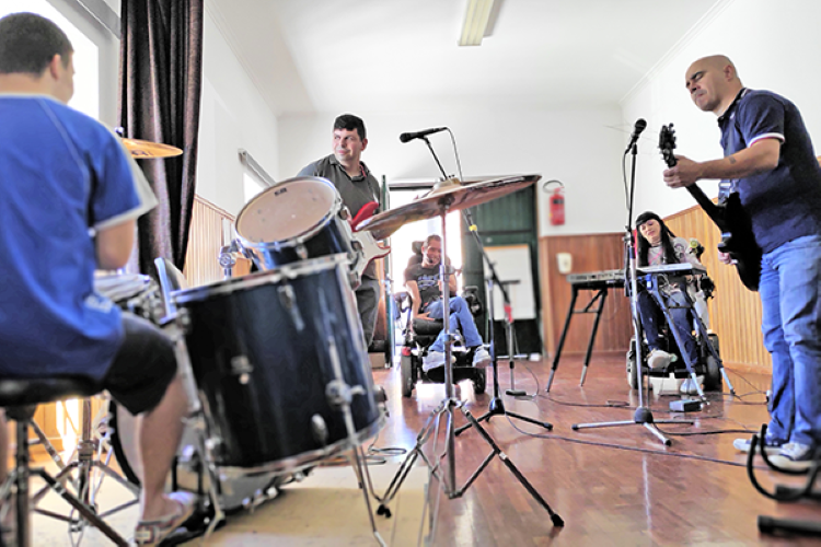 Rádio Regional do Centro: Associação de Paralisia Cerebral de Coimbra apresenta “Pontes Sonoras”